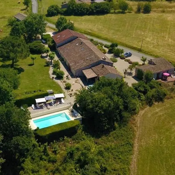 La Petite Auberge - Gîtes, hotel in Razac-dʼEymet