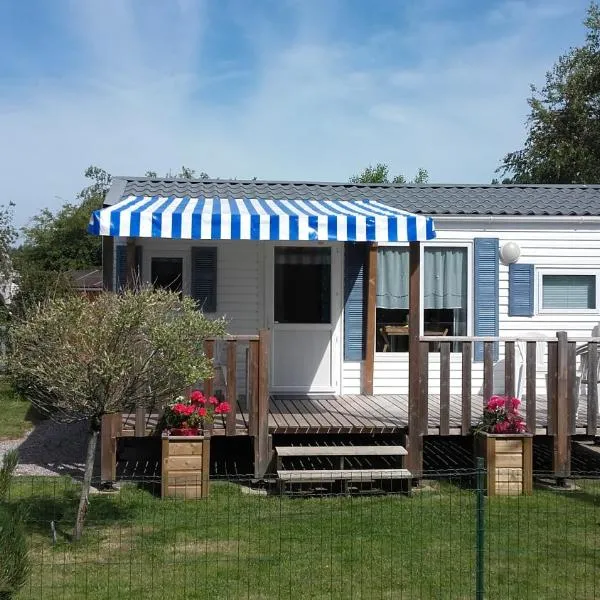 Camping les Charmilles, hotel v destinaci Houlle