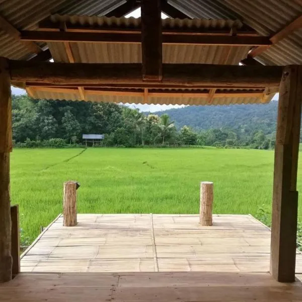 Chinopuu Hut Homestay Muangkong ชิโนปู ฮัท โฮมสเตย์ เมืองคอง เชียงดาว, hotel di Ban Pang Luang