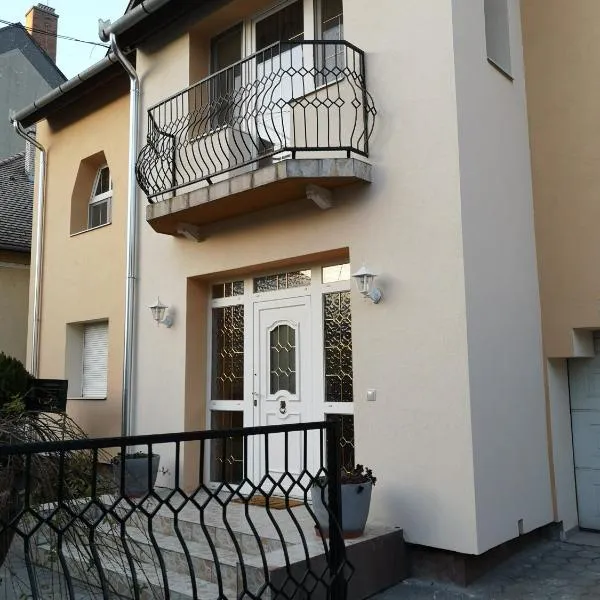 Hotello Apartmanház és Panzió, hotel v destinaci Zalaegerszeg