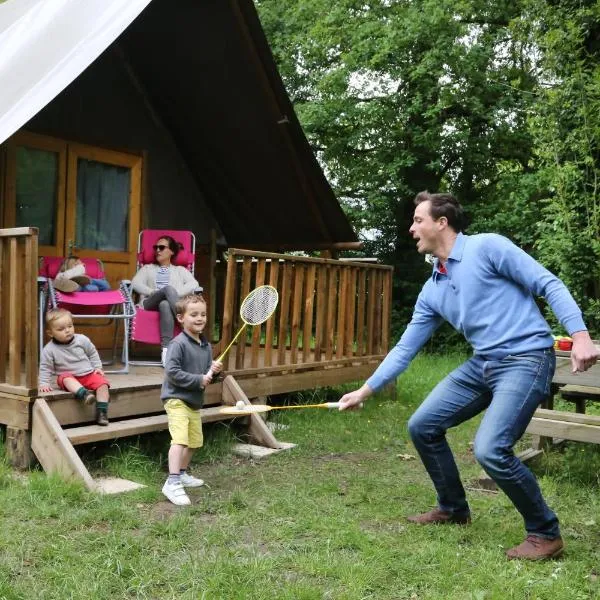 Camping le Nid du Parc, hotelli kohteessa Villars-les-Dombes