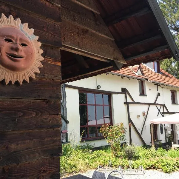 Domaine Les Filloux, hotel v destinaci Saint-Dizier-Leyrenne