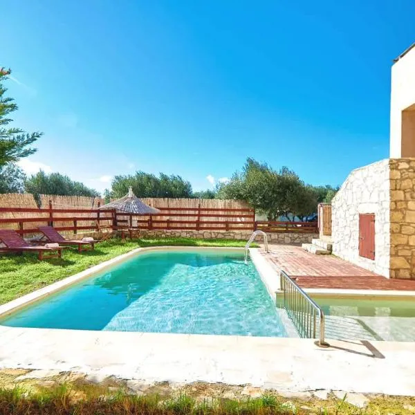 Villa Evenos of 3 bedrooms - Irida Country House of 2 bedrooms with private pools, hotel em Elafonisi