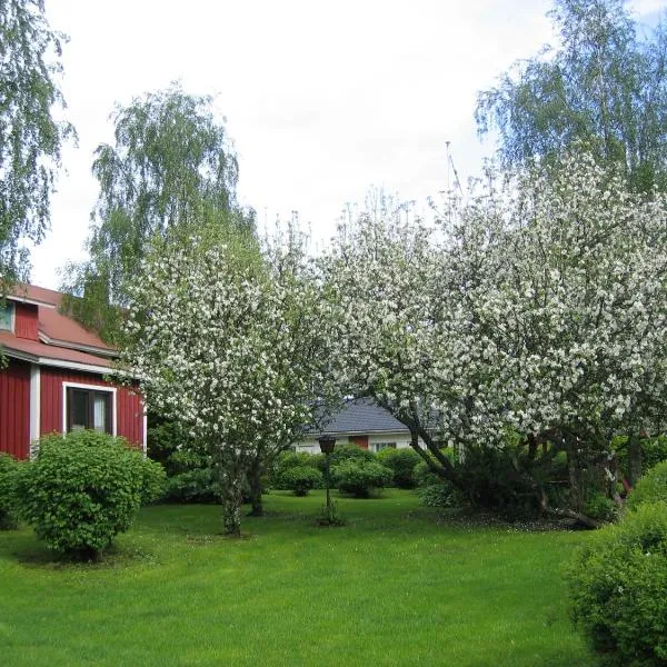 Huoneisto omenapuiden katveessa, hotel in Jämijärvi