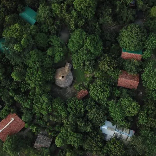 Camp Hornbill Corbett, hotel em Belparāo