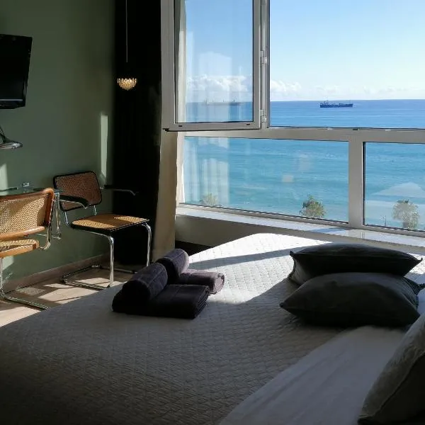 Penthouse at Oceanic, hotel u Limasolu