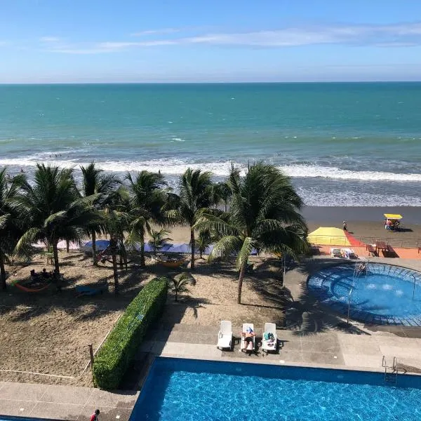 Departamentos frente al mar en Resort Playa Azul-Tonsupa, hotel in Tonsupa