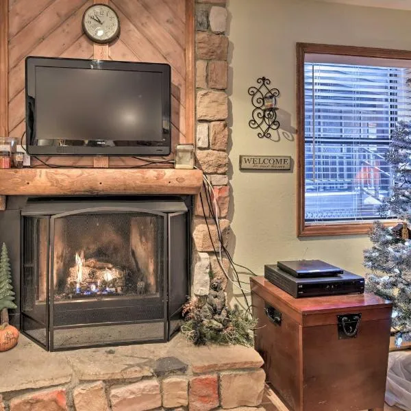 Cozy Angel Fire Condo Less Than Half Mi to Resort!, hotel in Angel Fire