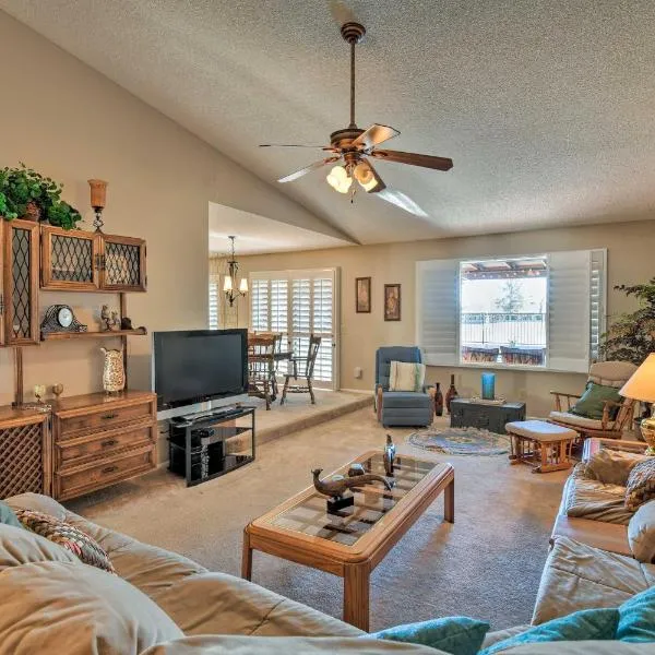 7 Mi to Riparian Preserve Family Home with Yard!, hotel v destinaci Mesa