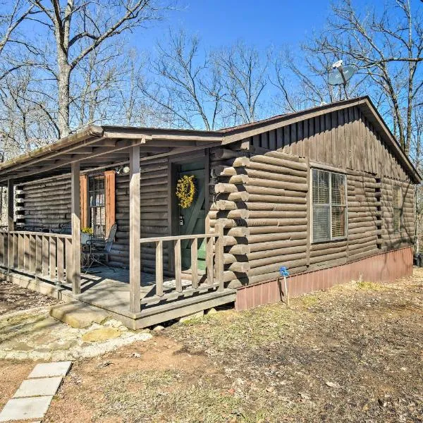 Arkansas Log Cabin Rental Near Lake Greeson!, hotel in Murfreesboro