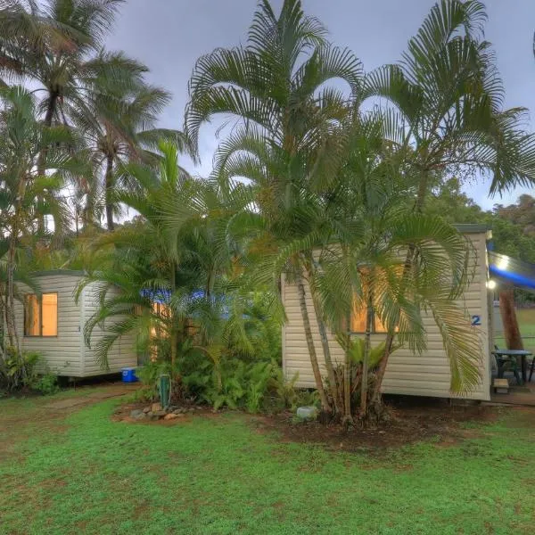 Flying Fish Point Tourist Park, hotel in Innisfail