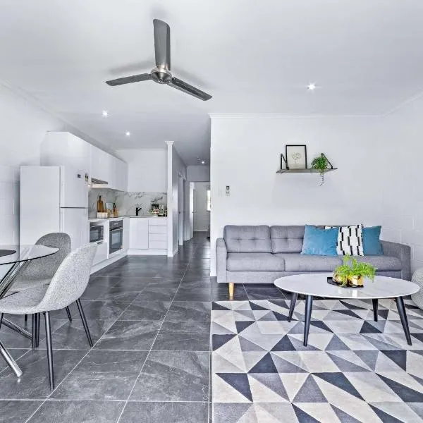 Modern Beach Front Apartment, hotel Cannonvale-ben