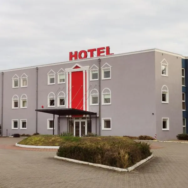 Hotel Holidays, отель в Слубице