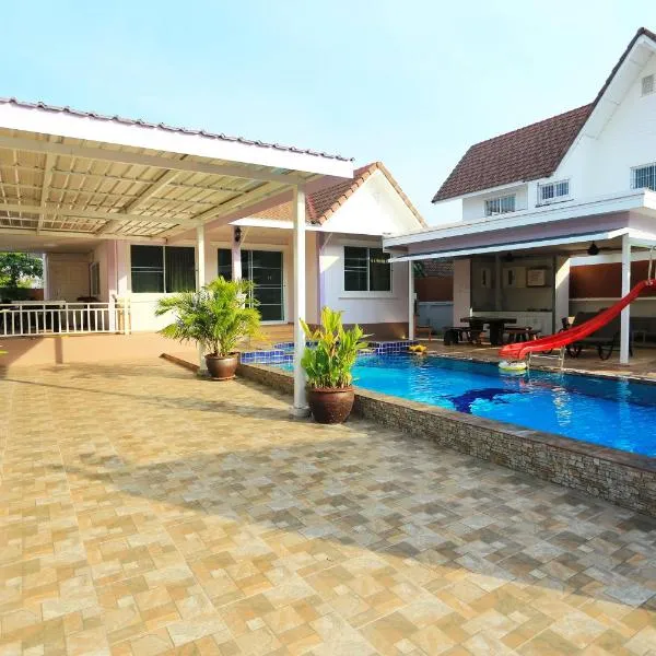 Tropical Hill Pool Villa، فندق في Ban Thung Kham