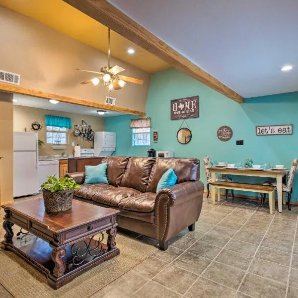 Lake Texoma Cabin - 1 Mi to Park and Boat Ramp!, hotel in Willow Spring