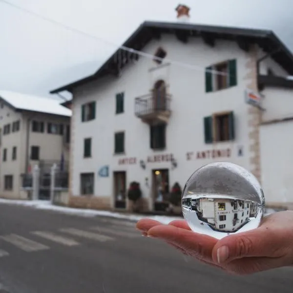 Antico Albergo Sant'Antonio, hotel v destinaci Fonzaso