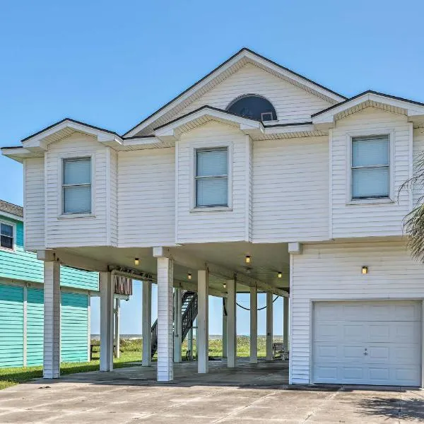 Oceanfront Galveston Home - Walk to Beach!, hotell i Red Fish Cove
