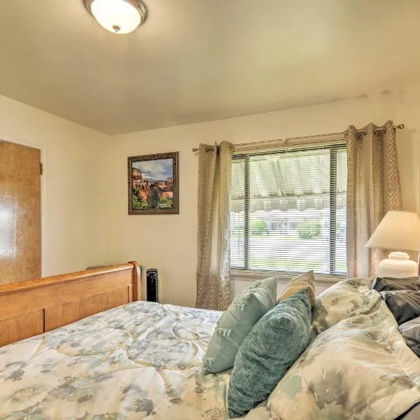 Panguitch Home with Patio about 24 Mi to Bryce Canyon, hotel in Panguitch