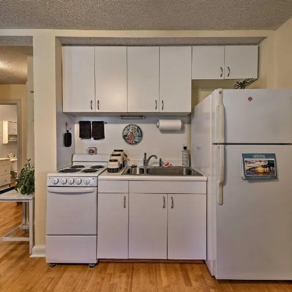 Nags Head Apt with Patio - half Mile Walk to Beach!, hotel v destinaci Nags Head