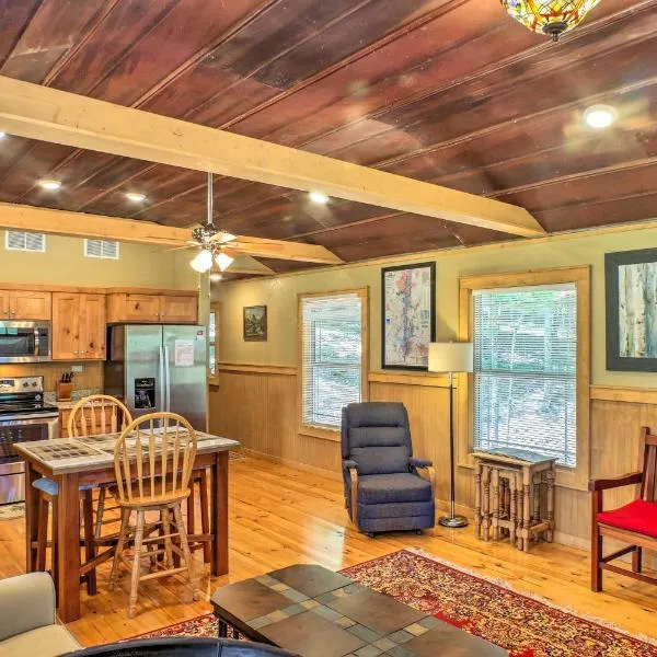 Guntersville Lake Cabin with 3 Fishing Ponds!, hotel v destinaci Guntersville
