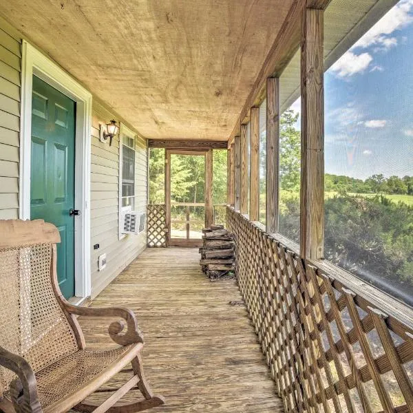 Cozy Rixeyville Cottage with Deck, Grill, and Stabling, hotel in Remington