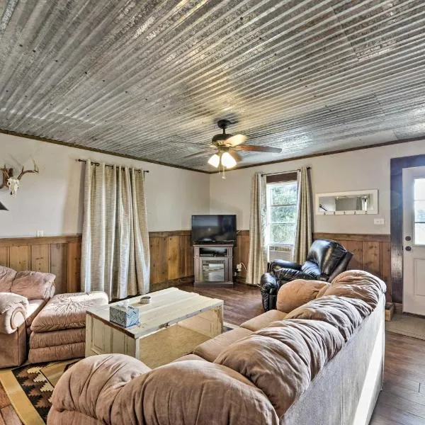 Day Trip to Waco and Temple House on Cattle Farm, hotel in Lorena