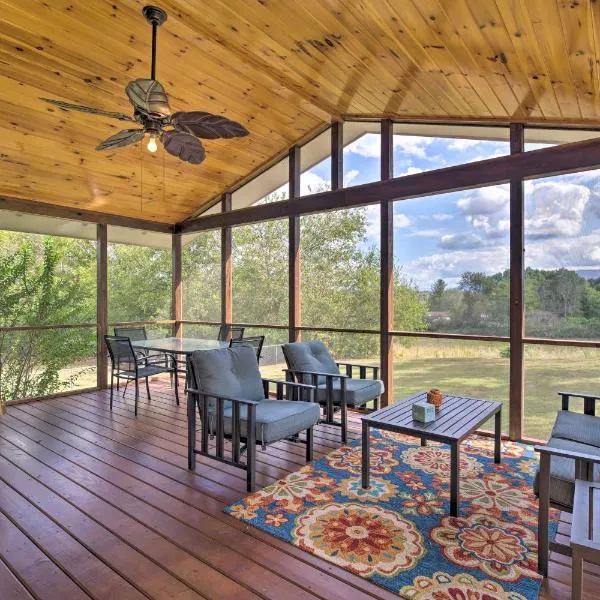 Mtn View Smokies JuJus House with Screened Porch, hotel in Seymour