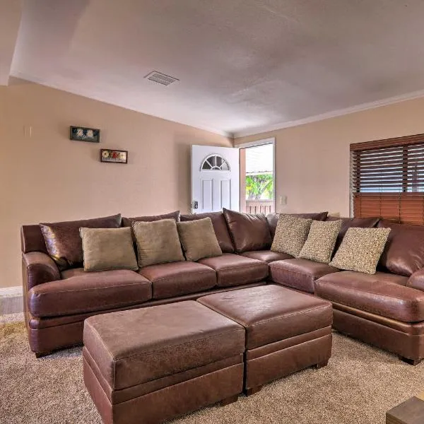 3 Mi to Lake Powell Page Home with Patio and BBQ, hotel in Page