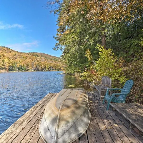 Lakefront Berkshires Retreat with Deck, Dock and Boat!, hotel v destinaci Great Barrington
