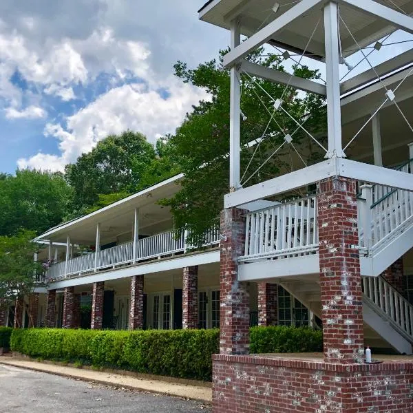 The Lodge at The Bluffs, hotel di New Roads