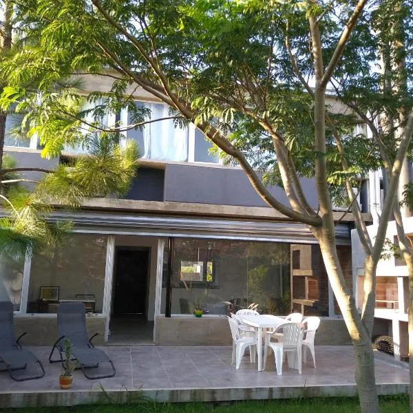 Amplia casa en Zona Parque San Carlos, ξενοδοχείο σε Puerto Yeruá