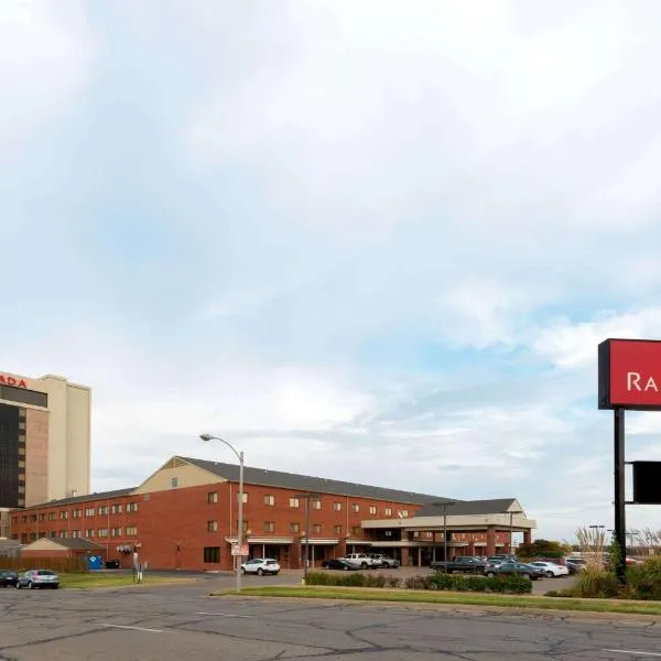 Ramada by Wyndham Topeka Downtown Hotel & Convention Center, hotel a Menoken