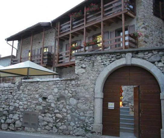 B&B Gardumo, hotel v destinaci Ronzo Chienis
