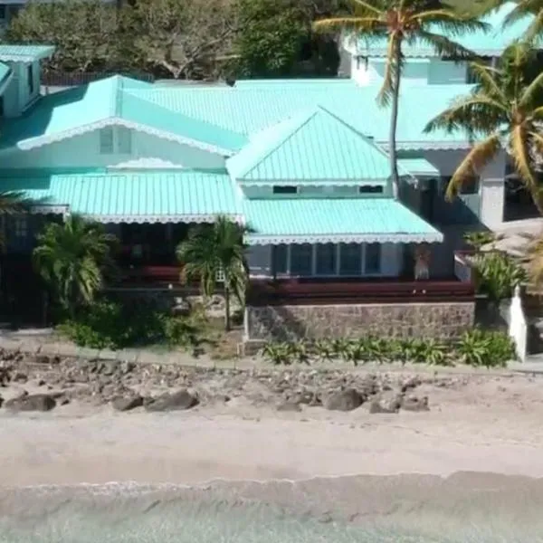 Bequia Beachfront Villas, hotel in Friendship