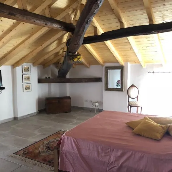 Ampio e luminoso appartamento a 2 passi da Pavia, hotel v destinaci Cava Manara