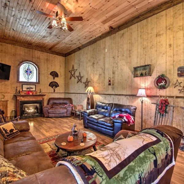 The Bovard Lodge Rustic Cabin Near Ohio River!, hotel in Sparta