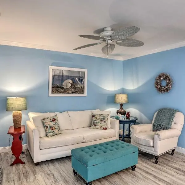 Breezy Murrells Inlet Condo with Deck Walk to Beach, hotel in Myrtle Beach