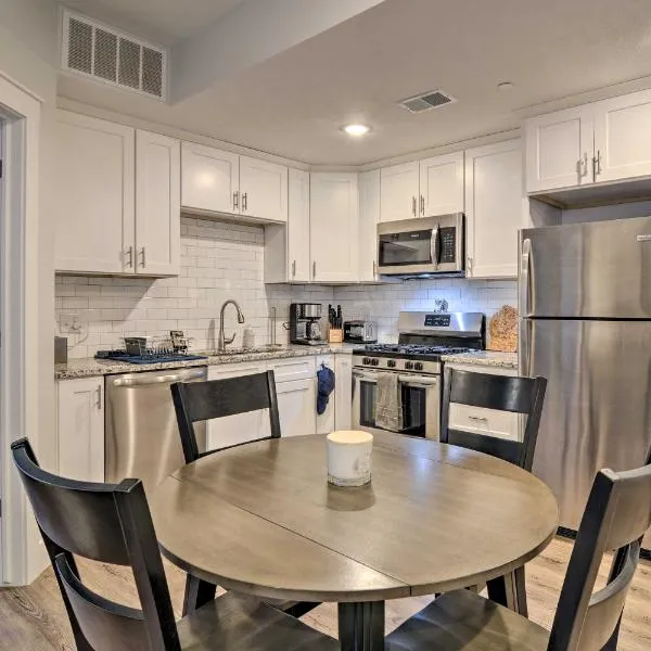 Centrally Located Traverse City Condo 1 Mi to Bay, hotel in Traverse City