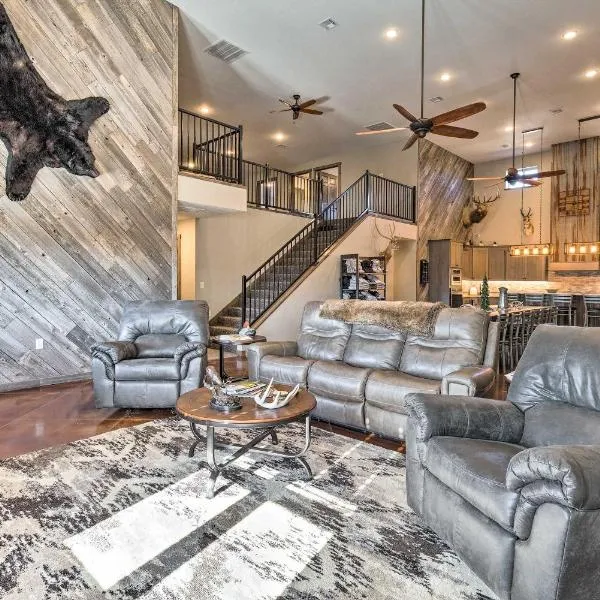 Kansas Hunting Lodge: Pets & Large Groups Welcome!, hotel en Great Bend