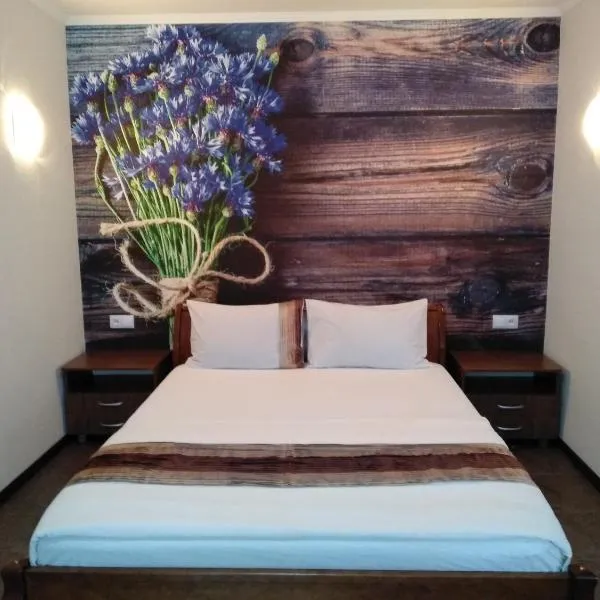 Comfortable apartment in the center, hotel in Chernihiv