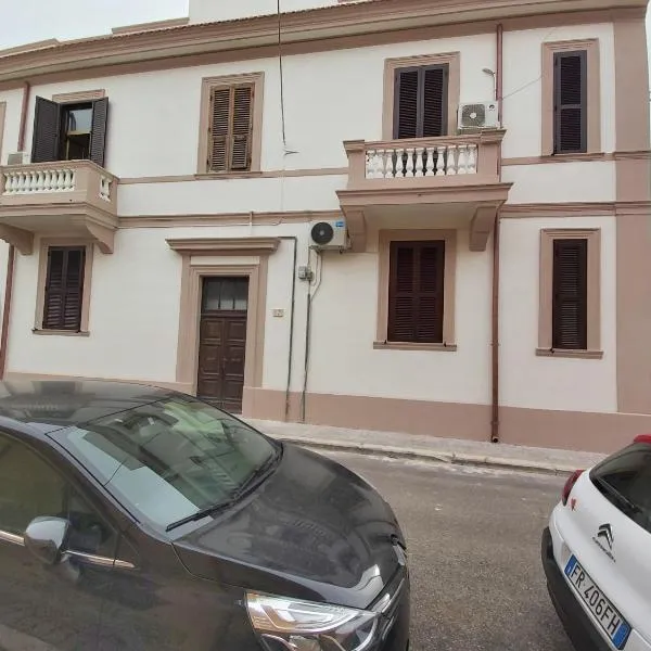 WHOLE HOLIDAY HOME APARTMENT FANTASTIC CIVITAVECCHIA da Pamino & Priscilla con due Camere letto!、チビタベッキアのホテル