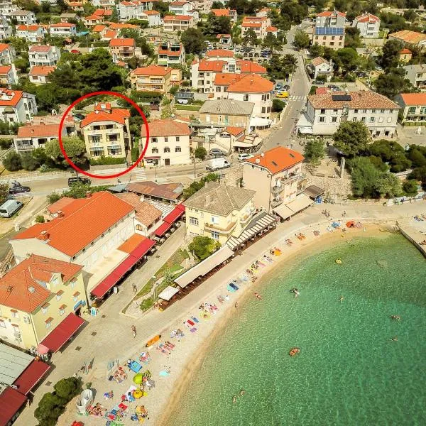 Studio Apartments Cavrak with Terrace, hotel v destinaci Baška