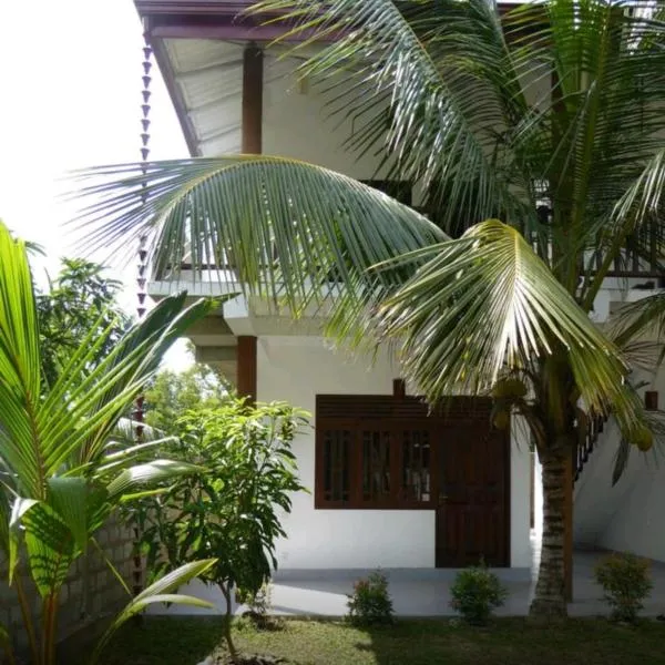 Little Sunshine Guest House & Restaurant, hotel v Tangalle