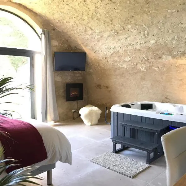 Paradise Love In Provence - loft en pierres - spa privatif、Reillanneのホテル