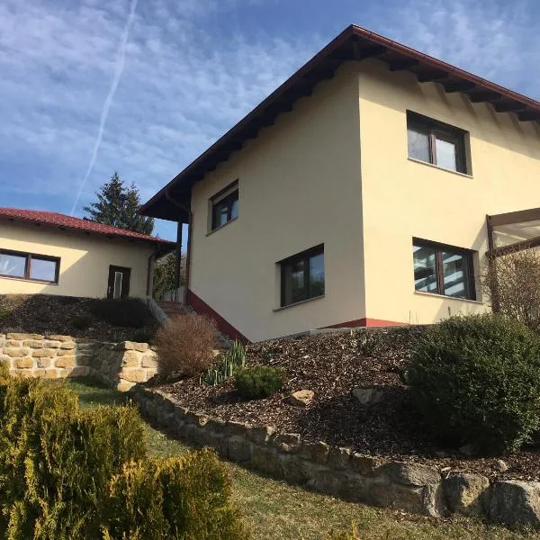 Haus Am Wald, hotel v destinaci Wasungen