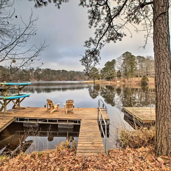 Renovated Lakefront Escape with Private Dock and Deck!, hotel a Noel