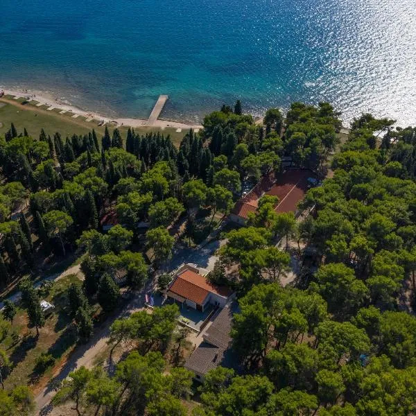 Mobile Homes Camp Pineta - Adriatic Kampovi, hotel v destinaci Fažana