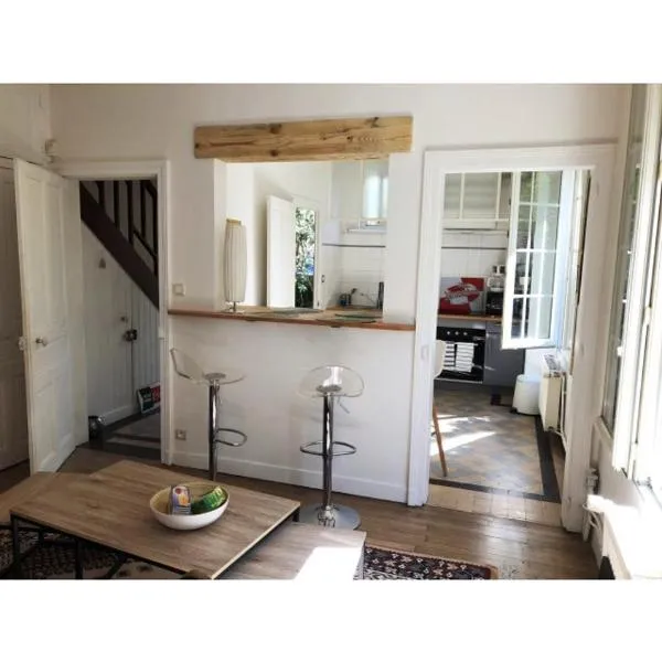Maison cocooning avec petit jardin privatif, hotel v destinaci Limoges