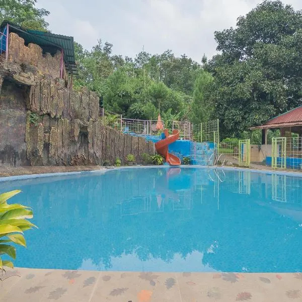 RedDoorz Resort Syariah @ Batu Apung Purwakarta, hotel in Cicadas