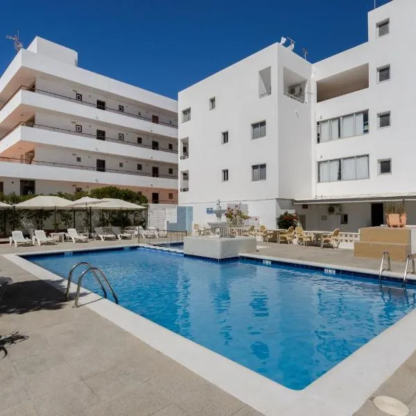 Apartamentos San Antonio Beach, hotel v destinaci Enseada de San Antonio